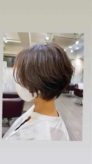 ショート カラー 西尾 成美のヘアスタイル