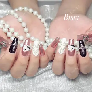 ネイル Queenie 🦋のネイルデザイン