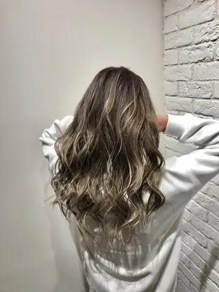 セミロング カラー UMEDA FIGAROのヘアスタイル