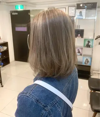 ミディアム カラー にしき さんのヘアスタイル