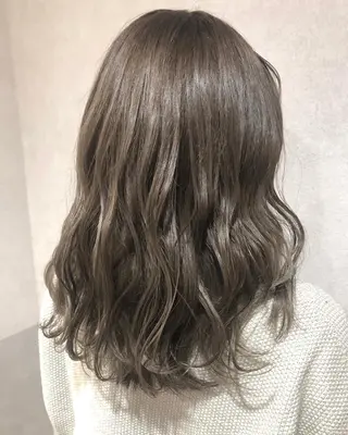 ミディアム カラー monami 鈴木 茉由奈のヘアスタイル