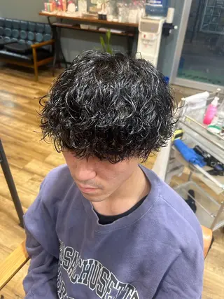ミディアム パーマ メンズ 鶴田 将清のヘアスタイル