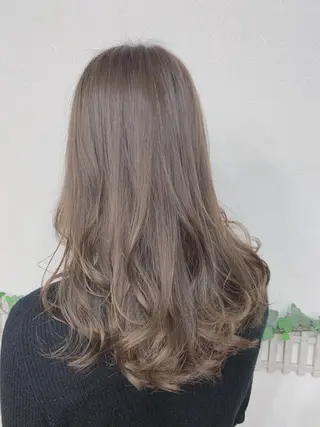 セミロング 安藤 まどかのヘアスタイル