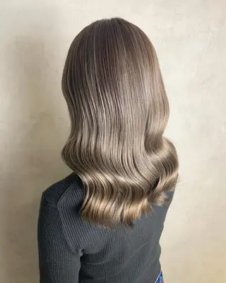 ミディアム swan ユイカのヘアスタイル