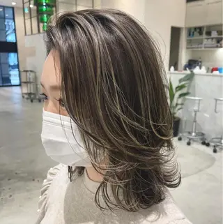 ミディアム DEAN ISLA 大人レイヤーカットのヘアスタイル
