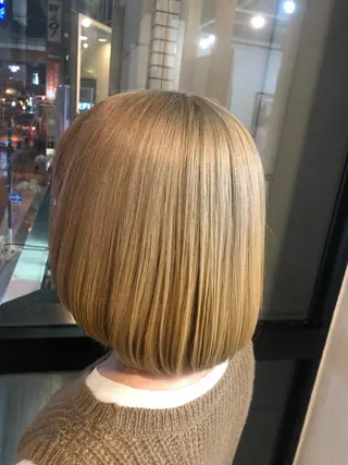 ショート カラー 髪質改善&ブリーチ 伊勢 祐一郎のヘアスタイル