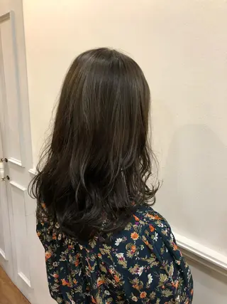 セミロング カラー ひろせ かなのヘアスタイル