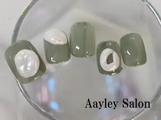 ミディアム ネイル カラー Aayley アイリ―サロンのネイルデザイン