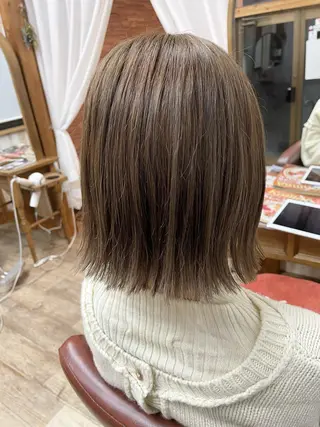ショート カラー 佐藤 芽依のヘアスタイル