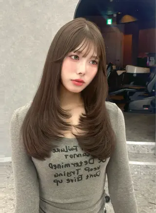 ロング 西尾 彩那のヘアスタイル