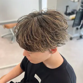 ミディアム メンズ フェザー/ゆるふわ パーマ/鐘ヶ江 航青のヘアスタイル