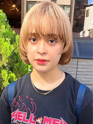 ショート カラー ブリーチ😼 ボブ✍️レイヤーのヘアスタイル