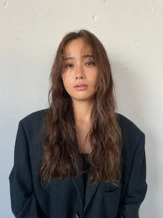 パーマ 垢抜け小顔レイヤー オリーブ/スミレのヘアスタイル
