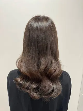 カラー 吉田 美咲のヘアスタイル