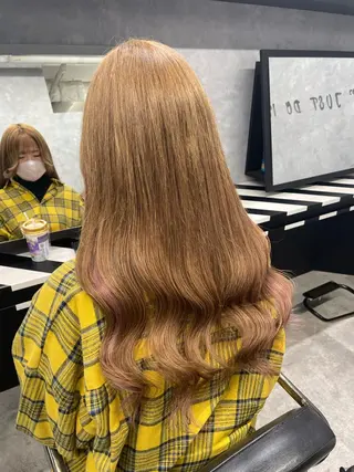 ミディアム Cielro/ダブル カラー/西田咲希のヘアスタイル