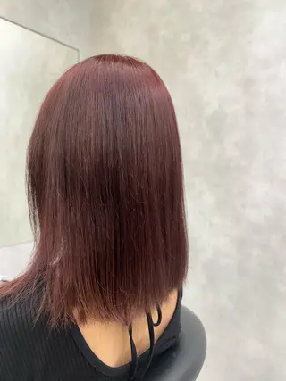 カラー 花井輝 ボブ/センターパートのヘアスタイル