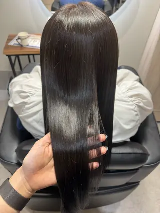 ロング NAVY 橋本心 縮毛矯正のヘアスタイル