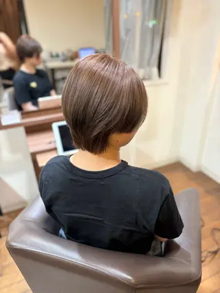 ショート カラー 栗本 栞のヘアスタイル