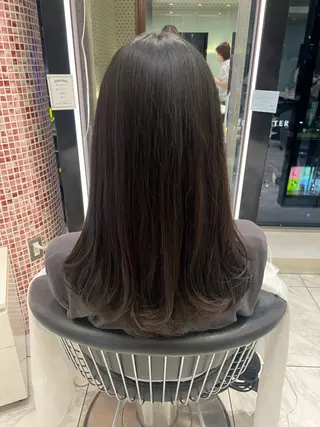 セミロング パーマ コテ巻きパーマ💙 シノヤユイのヘアスタイル