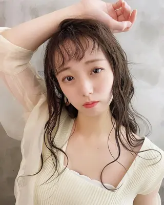 ロング カラー ヘアアレンジ 志賀 あずみのヘアスタイル