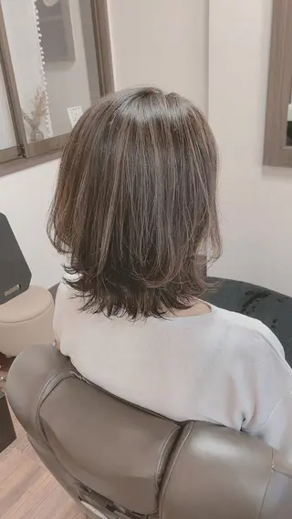 ミディアム 池岡 洋子のヘアスタイル