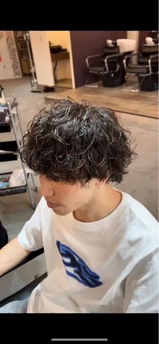 ショート パーマ メンズ おがた たくむの眉毛・アイブロウイメージ