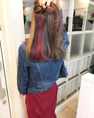 セミロング カラー 秋月 亜耶のヘアスタイル