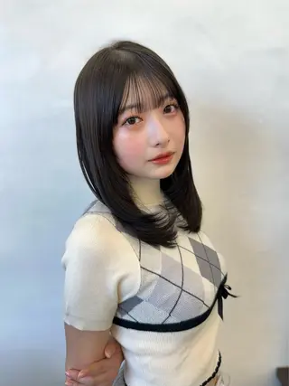 ミディアム カラー 盛れる顔周り /透明感/かりん🎀のヘアスタイル