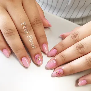 ネイル Petit Fleur所属・青柳 亜梨奈のマツエク・マツパデザイン