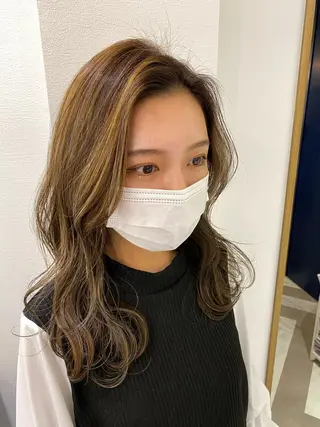 ミディアム レイヤーカット /透明感カラー西田のヘアスタイル