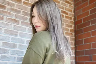 ロング カラー 松田 由貴のヘアスタイル