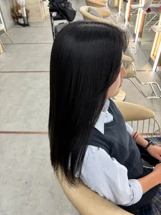 ロング カラー パーマ 髪質改善|透明 感カラー🩵レイヤーのヘアスタイル