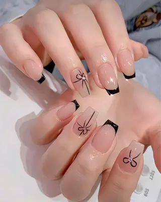 ネイル AKIKO ネイルサロンのネイルデザイン