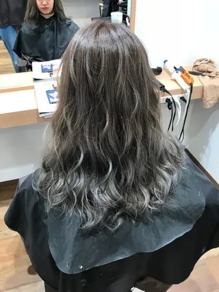 ロング カラー 岡本 智次のヘアスタイル