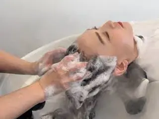 Shun 透明感カラ ー/似合わせカットのヘアスタイル