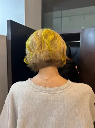 ショート Hiyo 外国人風くせ毛パーマのヘアスタイル