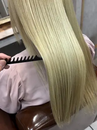 ロング カラー ❣️ハイトーン❣️ BLUE&Co.のヘアスタイル