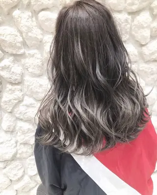 ロング カラー ヘアアレンジ Yuzuha .のヘアスタイル