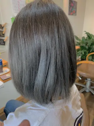 ミディアム カラー 石川 奈緒子のヘアスタイル