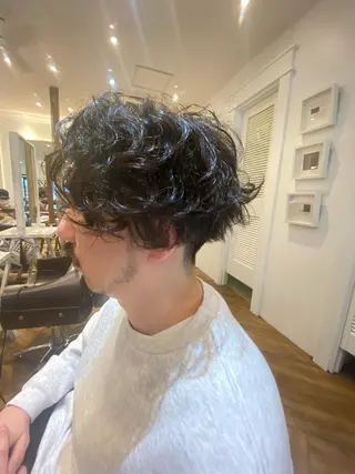 メンズ WHALE hair × beautyのヘアスタイル