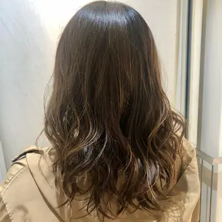 ミディアム 鶴﨑 美優亜のヘアスタイル