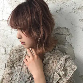 オリーブ/アッシュ やわらか透明感カラーのヘアスタイル
