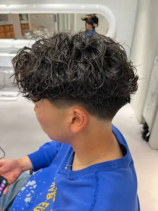 ショート パーマ メンズ ⚡メンズパーマフ ェードカットTomyのヘアスタイル