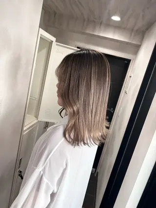 ミディアム カラー タニ ユウのヘアスタイル