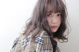 ミディアム カラー 立川 奈那子のヘアスタイル