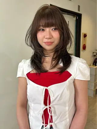 ミディアム カラー mizuki/ピンク ベージュ.レイヤーのヘアスタイル