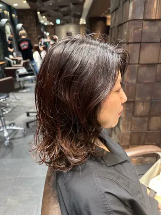 パーマ 齊藤政太 顔周り カット 透明感カラーのヘアスタイル