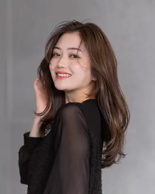 ロング カラー ヘアアレンジ レイヤー/グレージュ 渋谷表参道/小森波琉のヘアスタイル