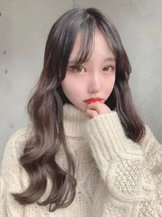 ロング カラー レイヤーカット 透明感カラーのヘアスタイル