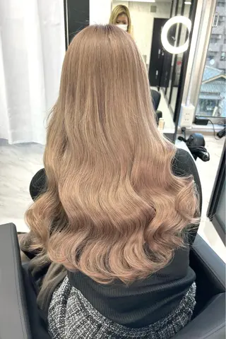 ロング カラー シールエクステ特化 ハイトーン、NANAのヘアスタイル